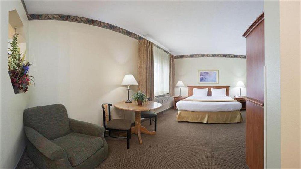 Hotel Wyndham Garden Anchorage Airport Extérieur photo
