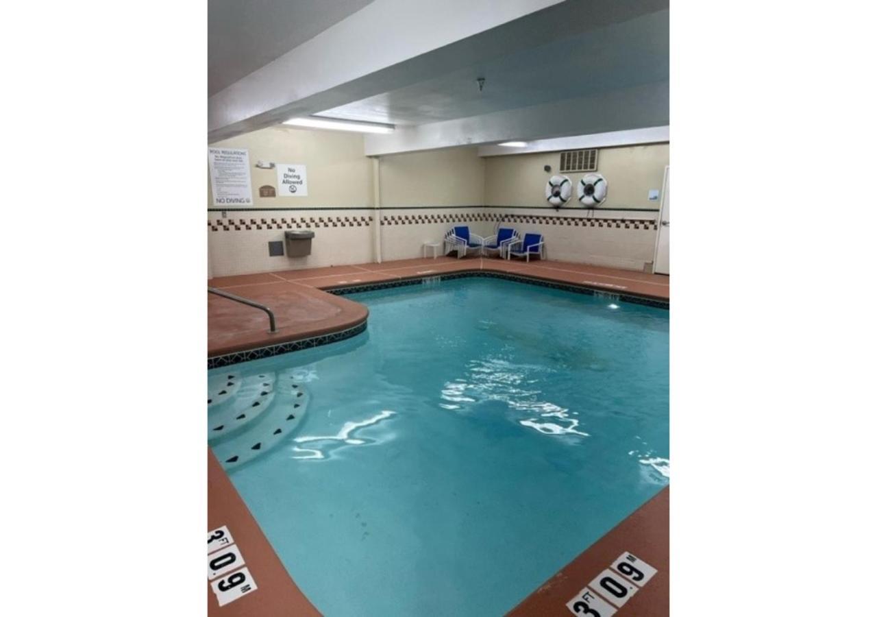 Hotel Wyndham Garden Anchorage Airport Extérieur photo
