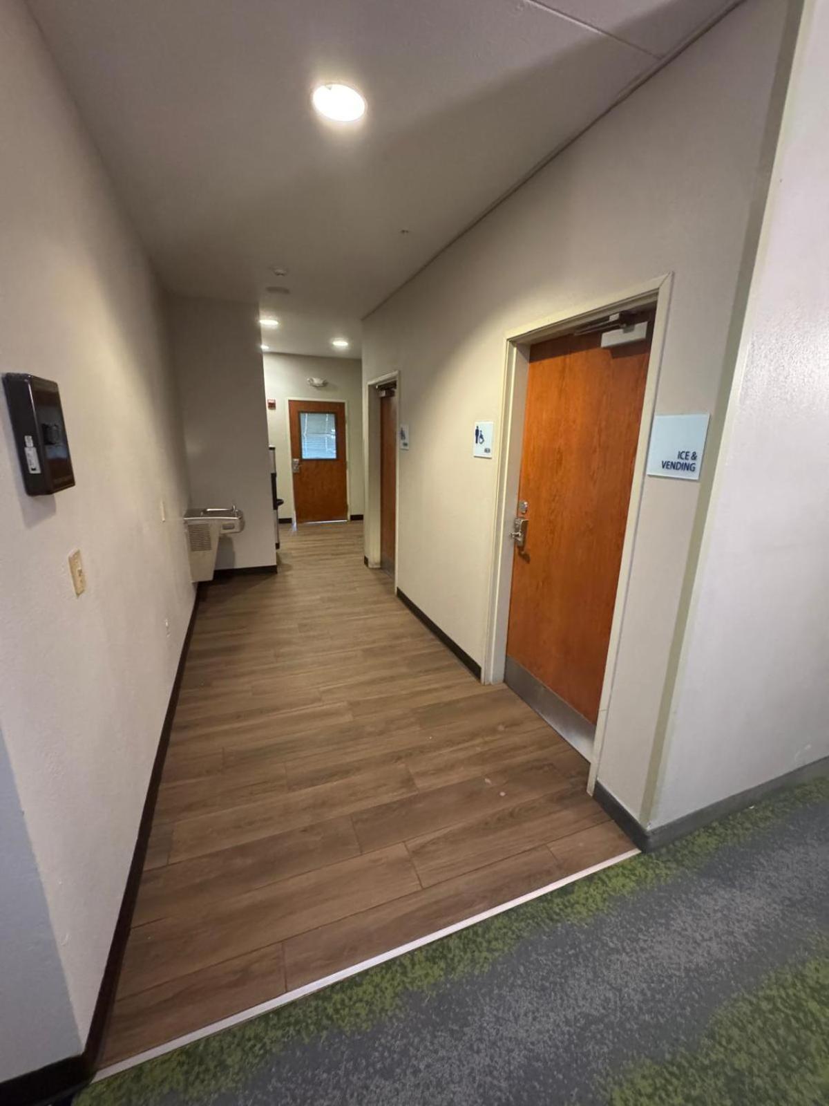 Hotel Wyndham Garden Anchorage Airport Extérieur photo