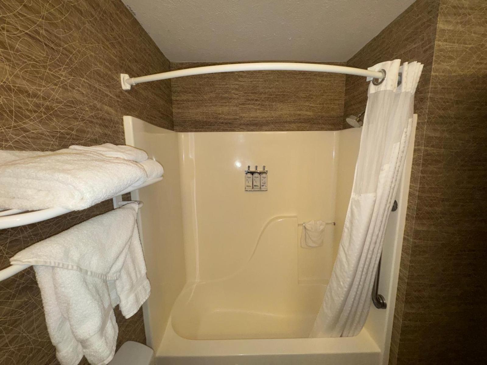 Hotel Wyndham Garden Anchorage Airport Extérieur photo